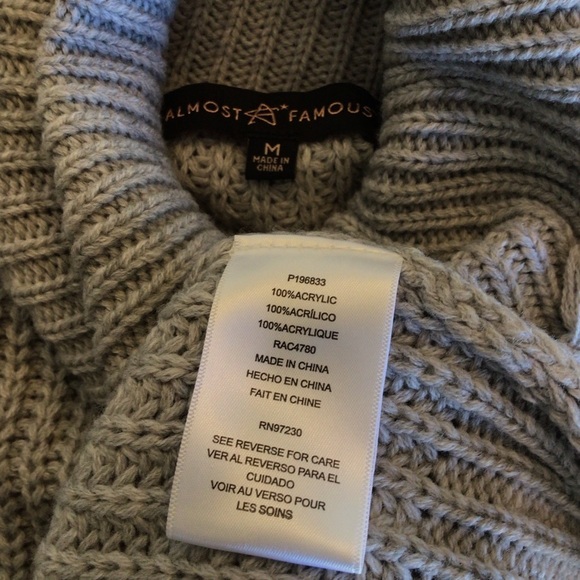 Almost Famous Gray Cold Shoulder Fringe Pullover Turtleneck Sweater Size Medium - Picture 8 of 9